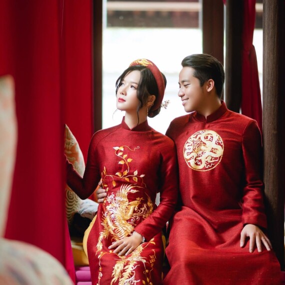 Áo dài đỏ trơn - xu hướng áo dài cưới 2022