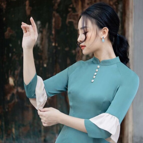Cách phối áo dài màu xanh ngọc đẹp, thanh lịch cho phái nữ