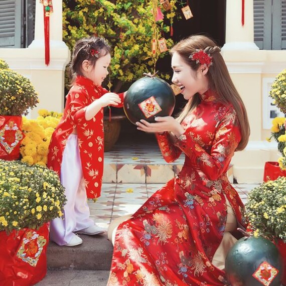 Tại sao áo dài đỏ Tết lại được ưa chuộng nhất
