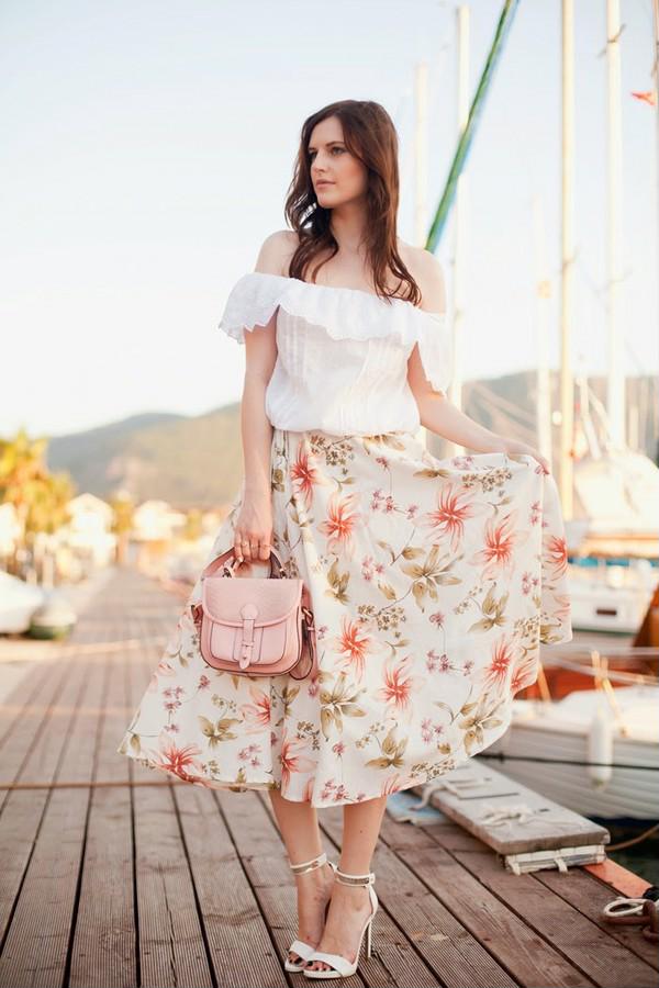 6 cách phối đồ cùng chân váy hoa cho ngày hè rực rỡ  BlogAnChoi