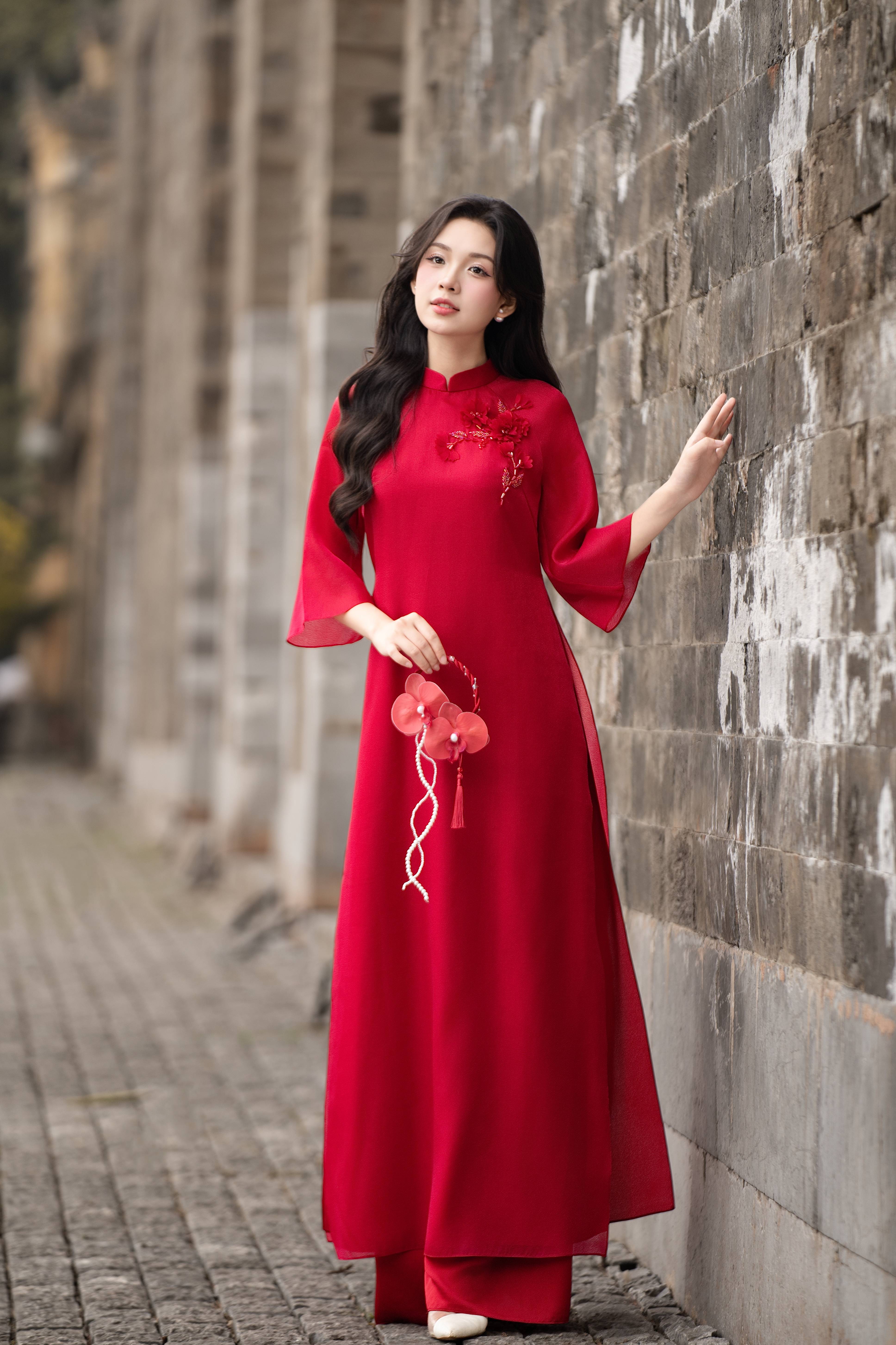 https://lamia.com.vn/san-pham/ao-dai-ad263-qd001-cach-tan-tay-ngan-phoi-hoa-cai-nguc-1