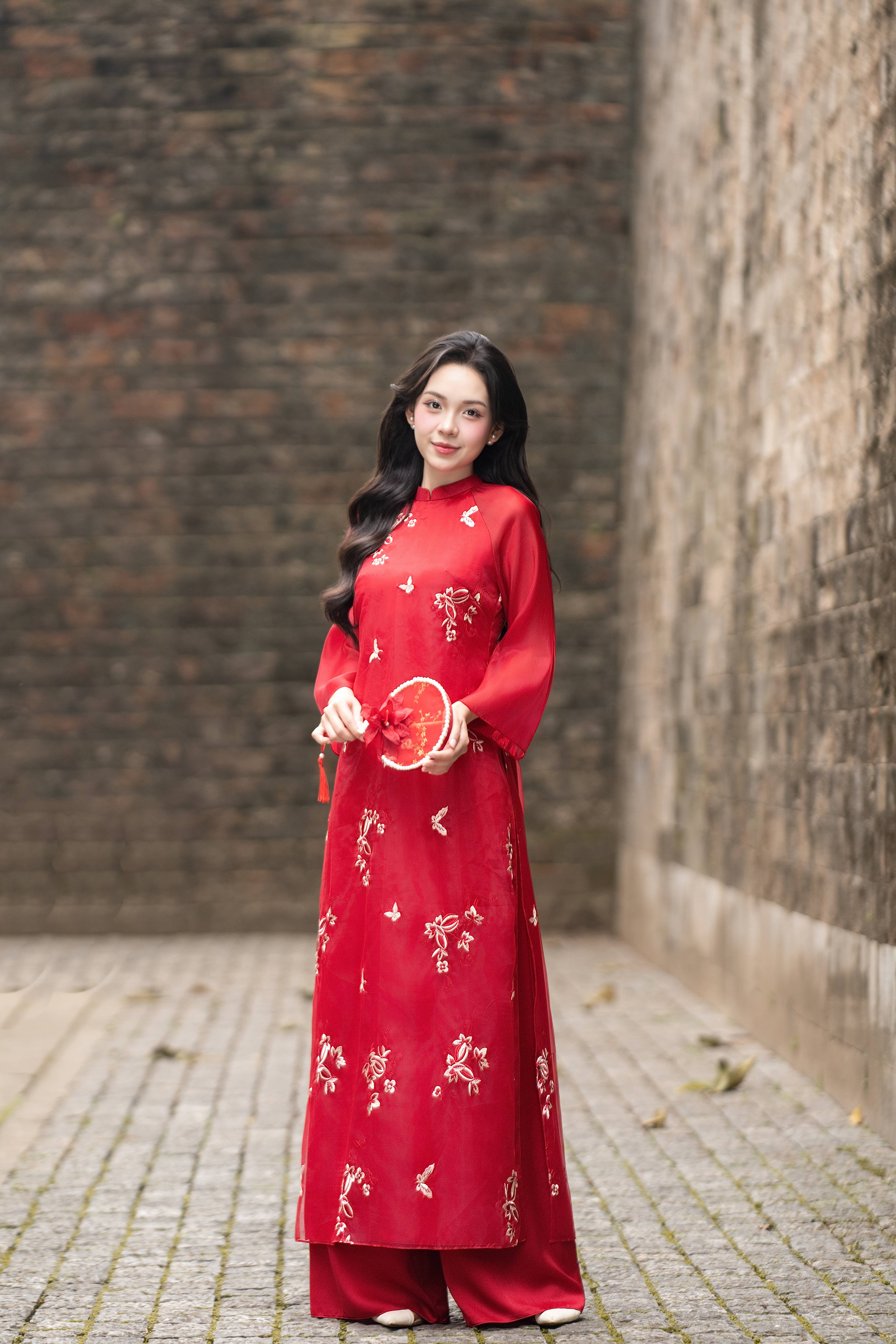 http://lamia.com.vn/san-pham/ao-dai-ad265-qd001-cach-tan-tay-ngan-phoi-hoa-tiet-nhi-ta-ngan