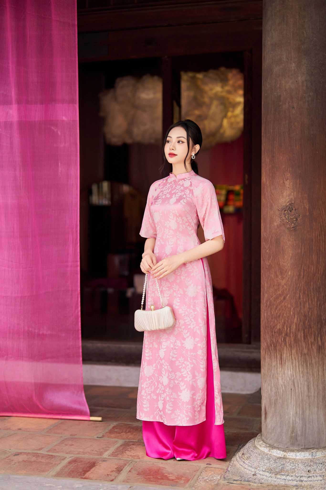 https://lamia.com.vn/san-pham/ao-dai-cach-tan-in-hoa-tiet-ad158