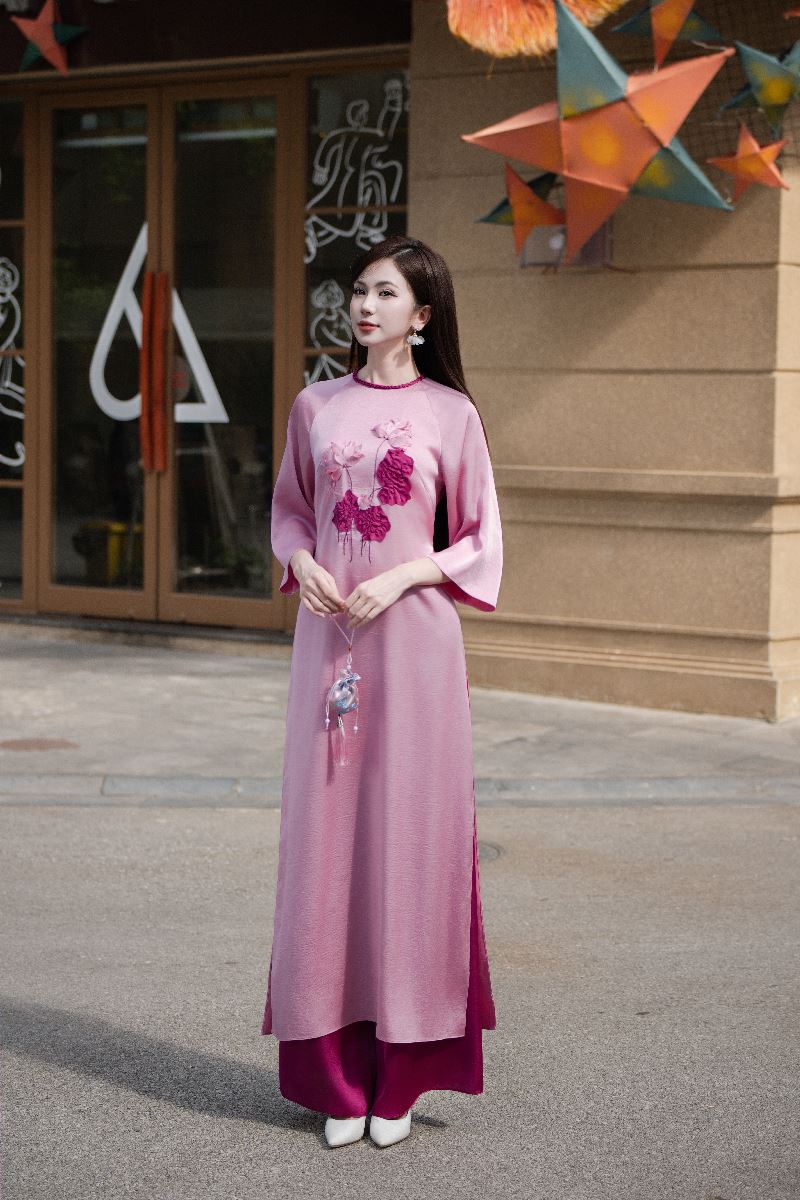 http://lamia.com.vn/san-pham/ao-dai-dang-suong-tay-lo-phoi-co-tron-ad198