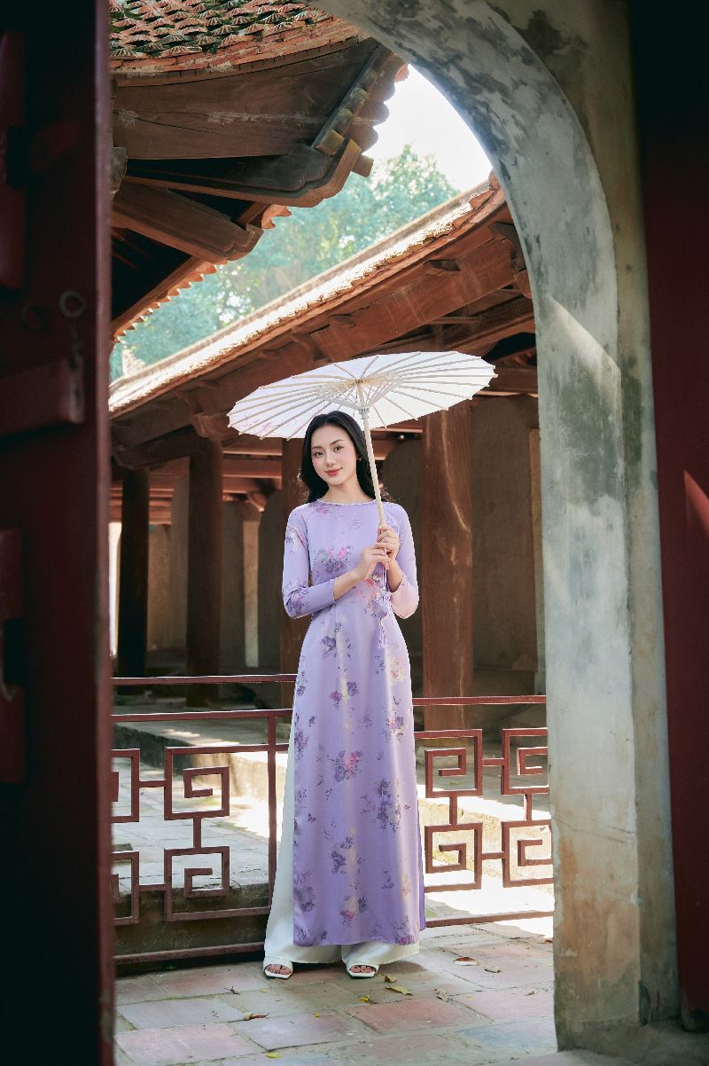 https://lamia.com.vn/san-pham/ao-dai-cach-tan-in-phu-nhu-phoi-co-tron-ad214