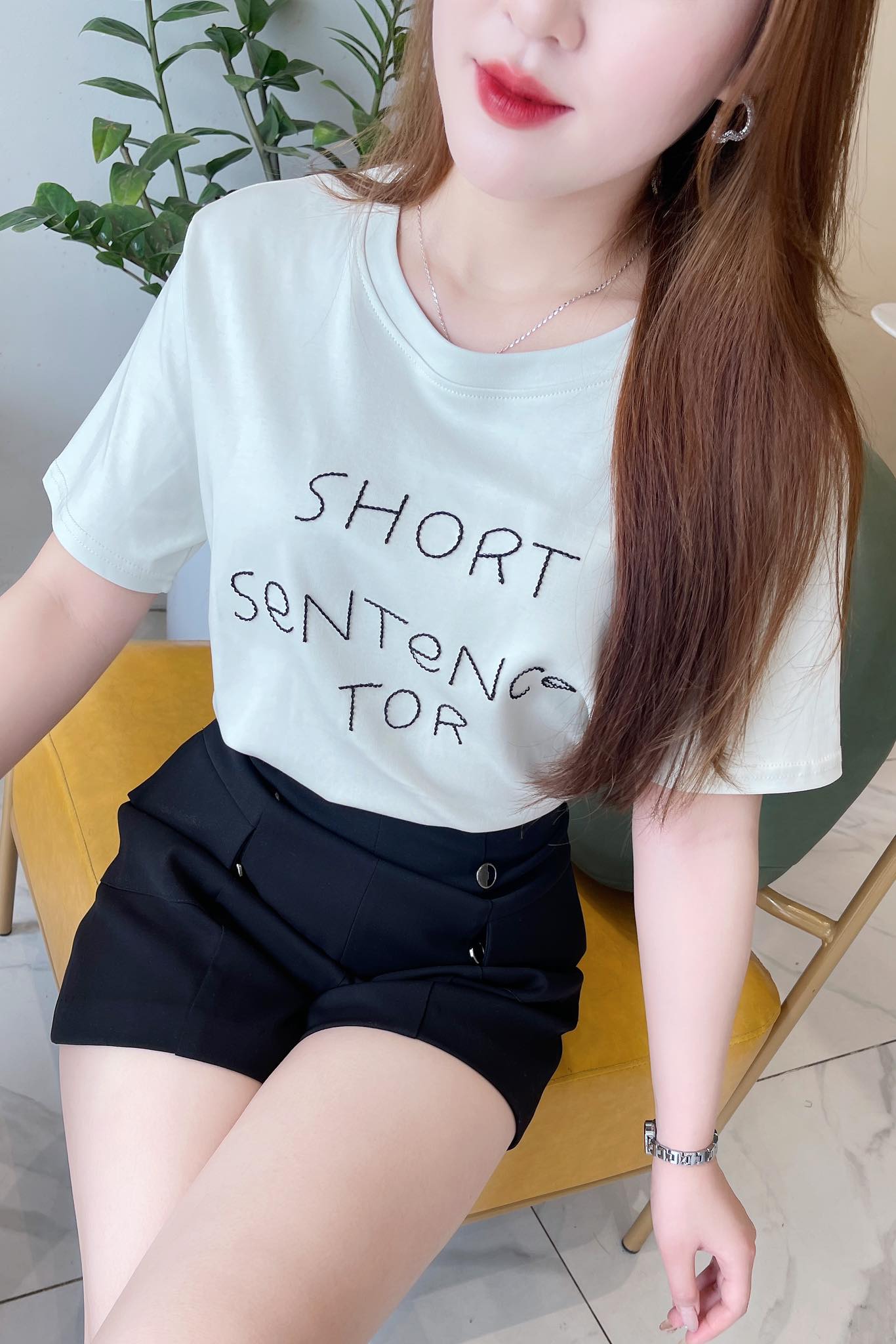 https://lamia.com.vn/san-pham/ao-thun-dang-rong-in-chu-t075t