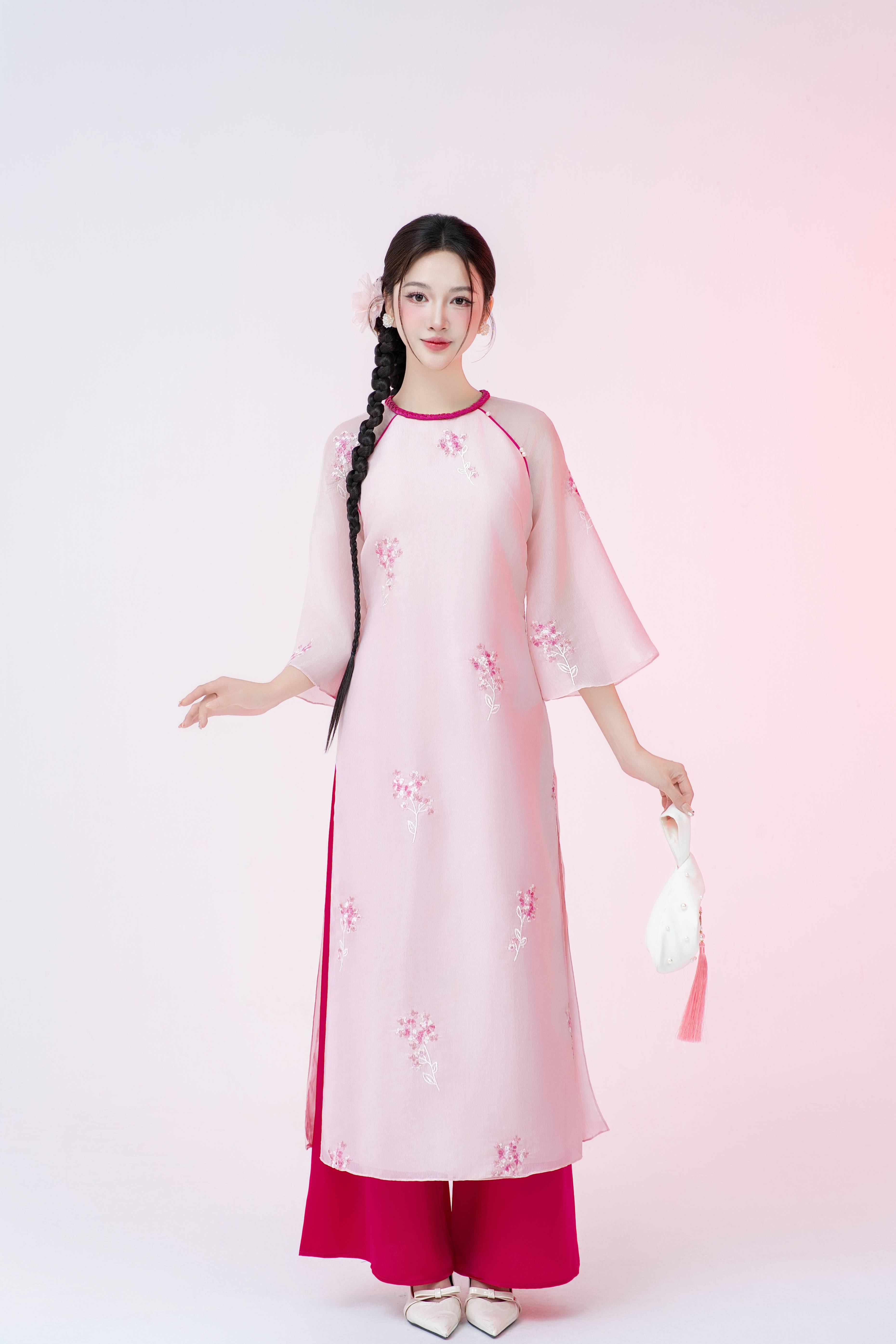 https://lamia.com.vn/san-pham/ao-dai-tay-lo-phuc-an-ngo009-qt06