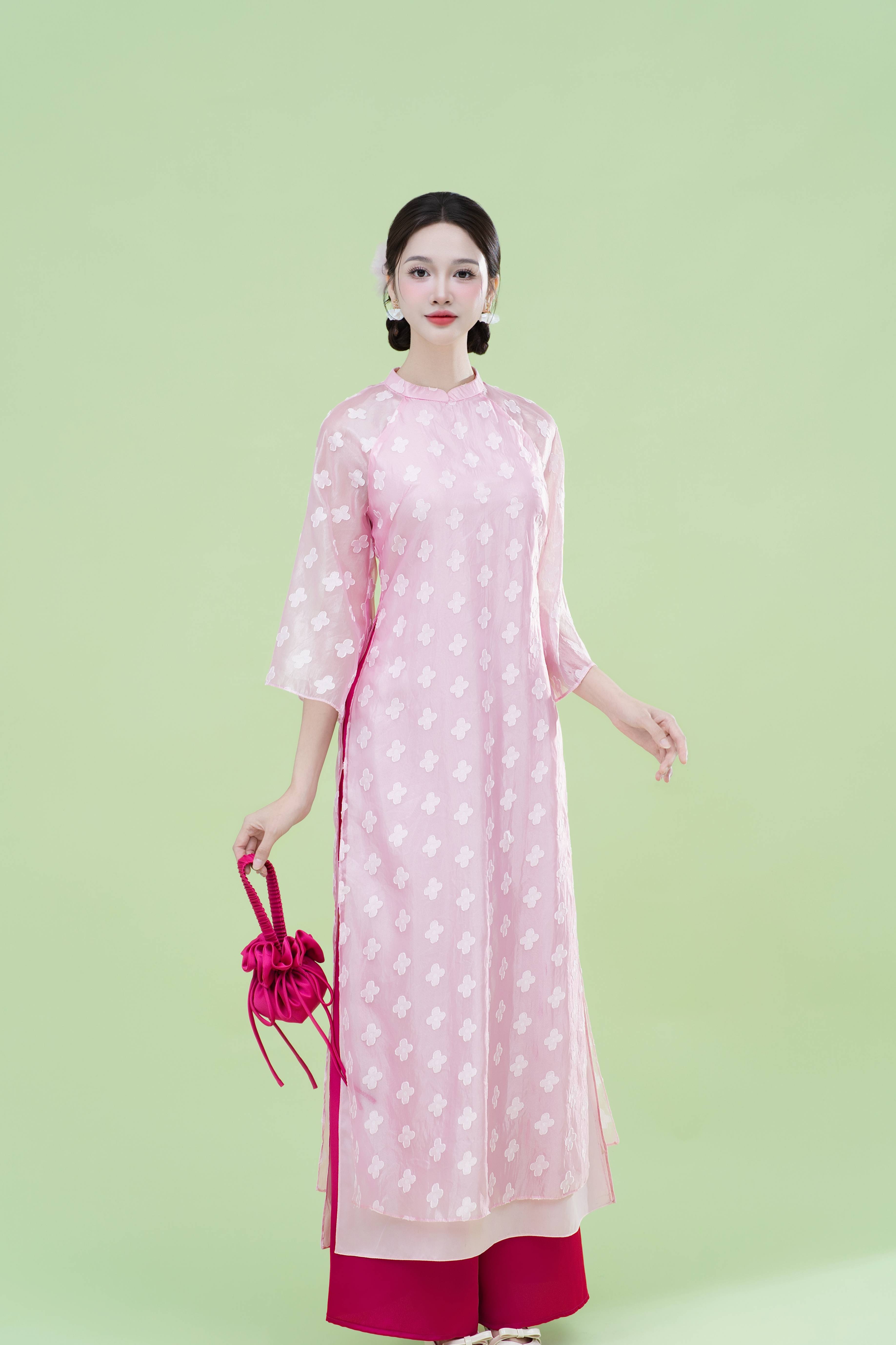 https://lamia.com.vn/san-pham/ao-dai-tay-lo-hanh-dao-ngo019-qt06