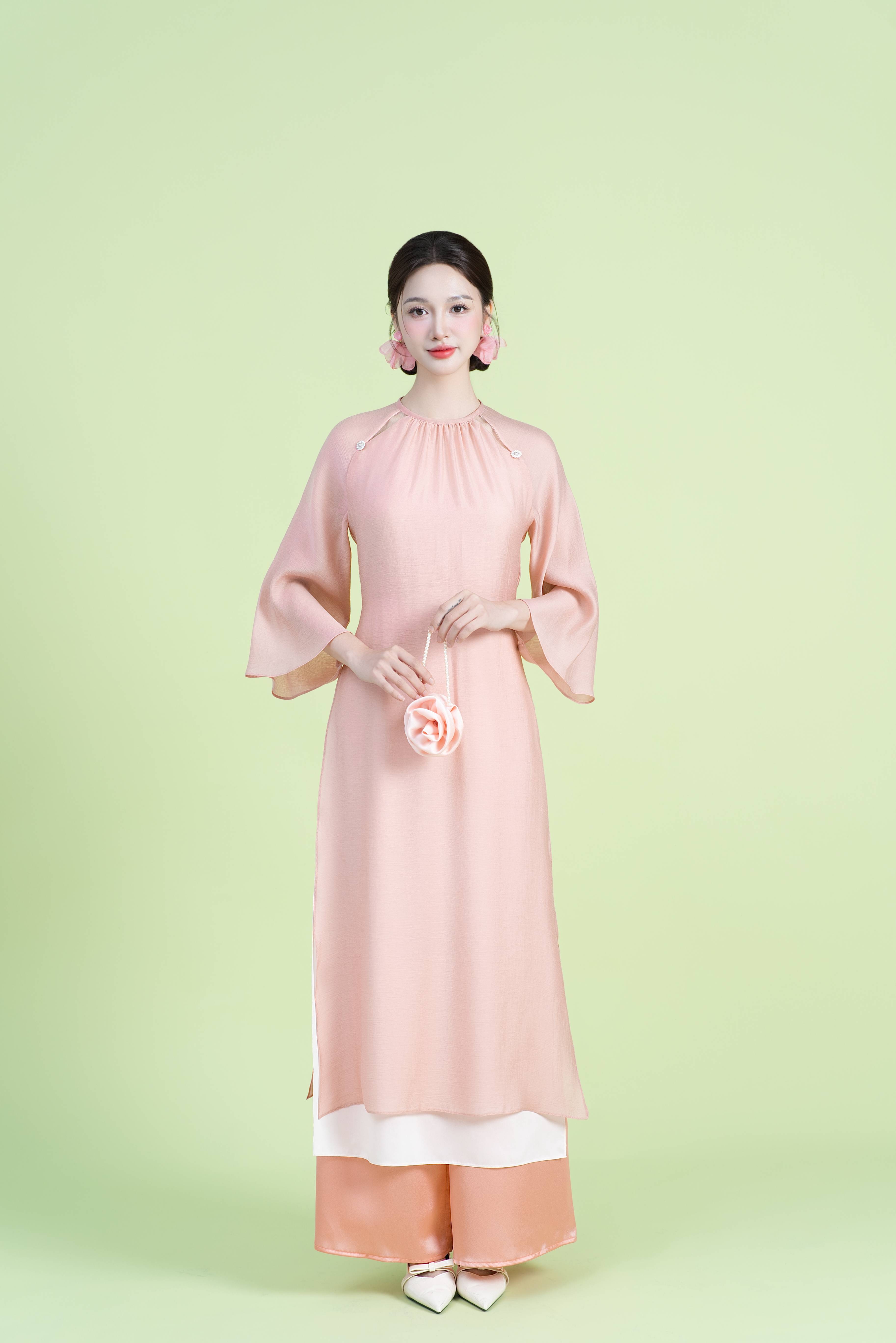 https://lamia.com.vn/san-pham/ao-dai-4-ta-nang-to-ngo020-qt08