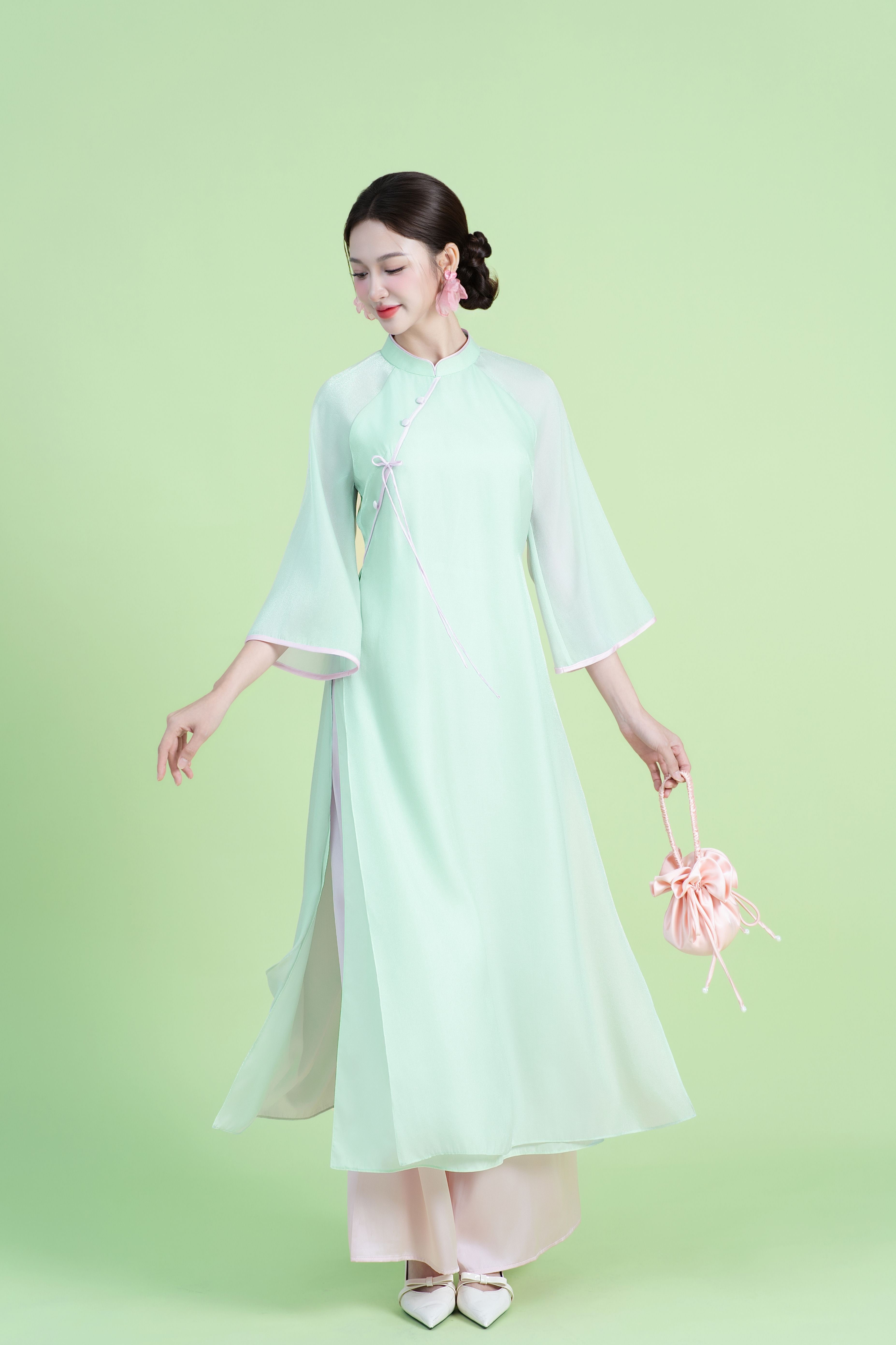 https://lamia.com.vn/san-pham/ao-dai-thanh-hoa-ngo021-qt07