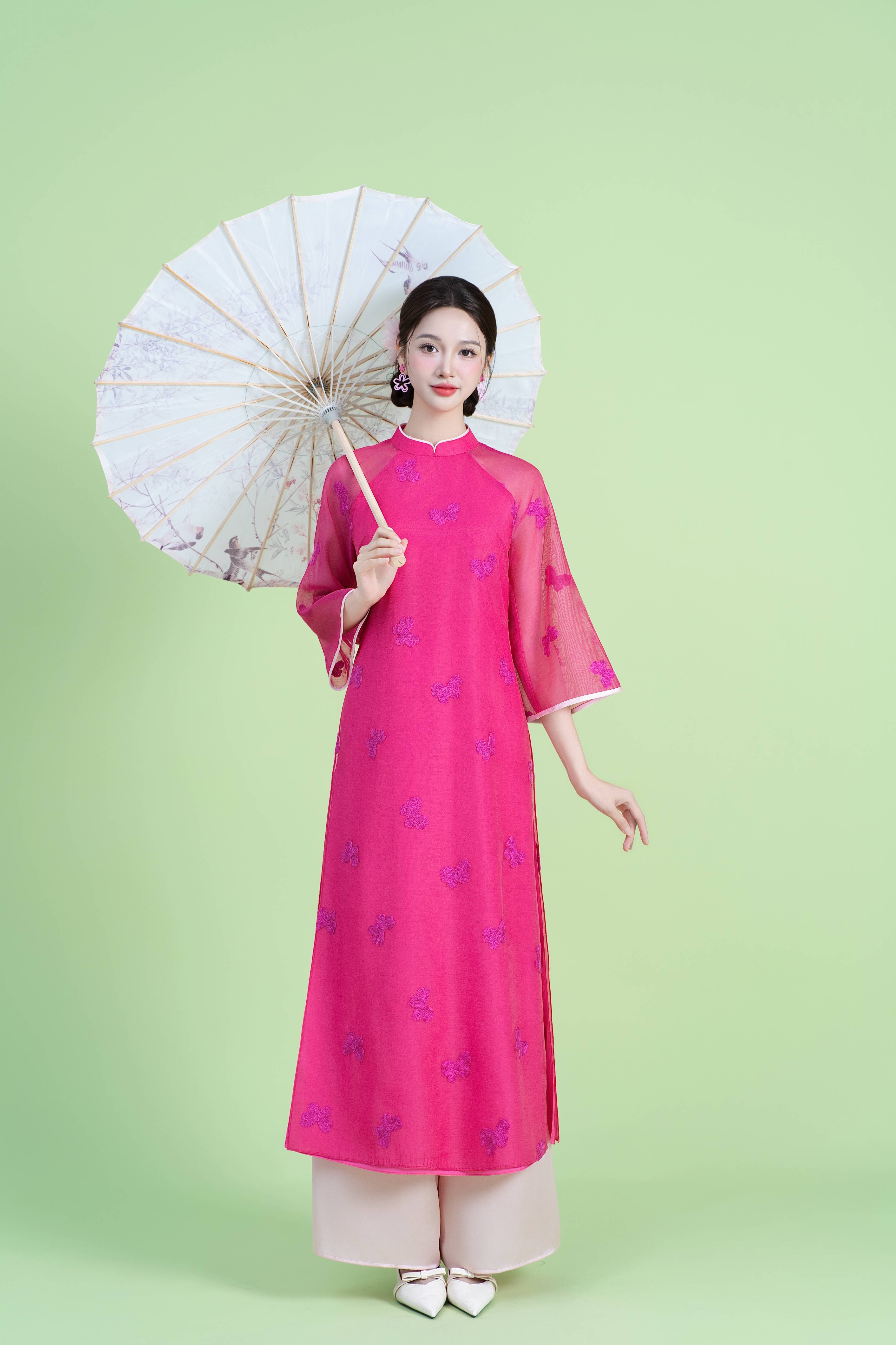https://lamia.com.vn/san-pham/ao-dai-dang-suong-dao-hoa-ngo022-qt07