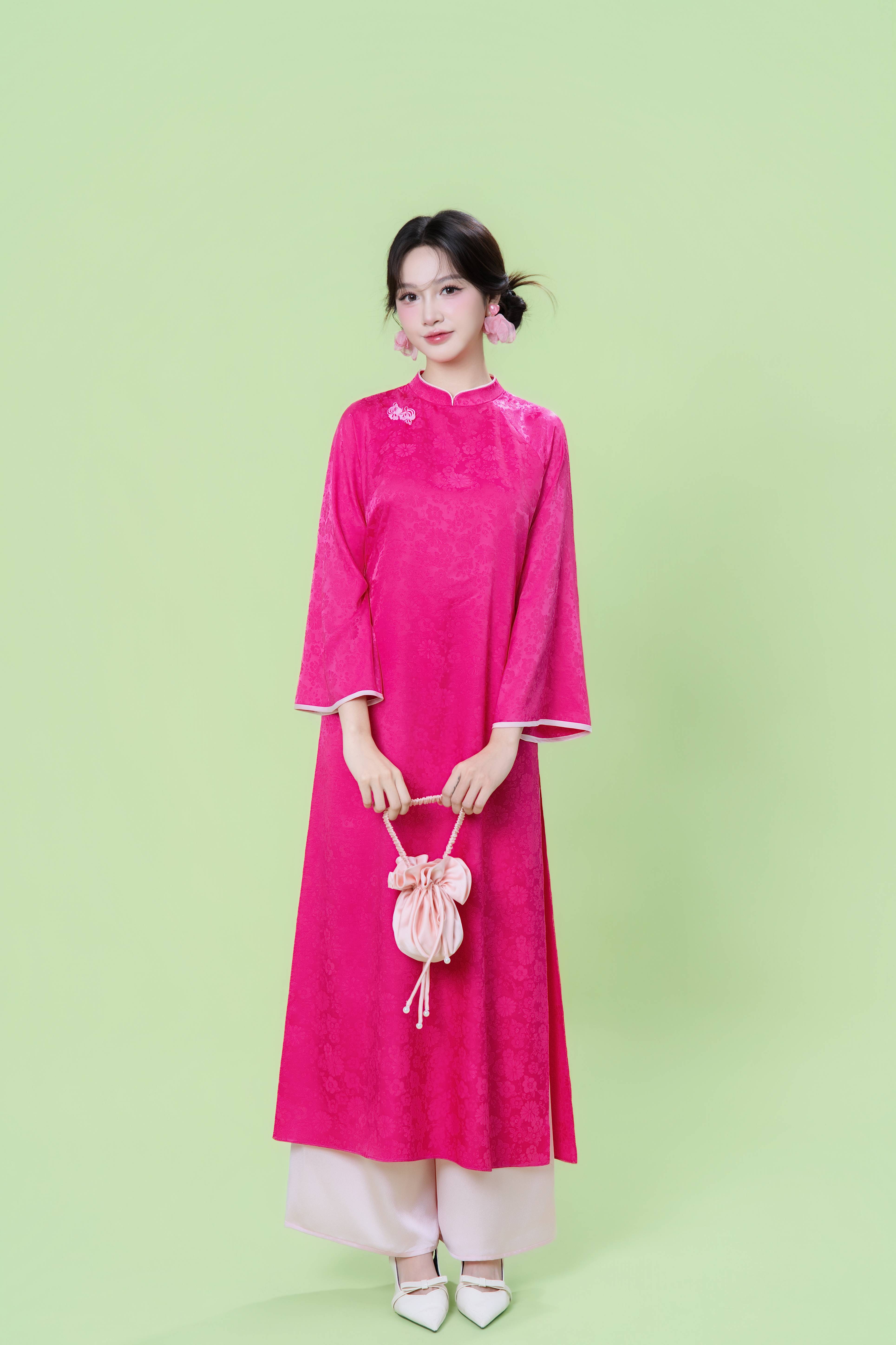 https://lamia.com.vn/san-pham/ao-dai-gam-xua-ngo028-qt007