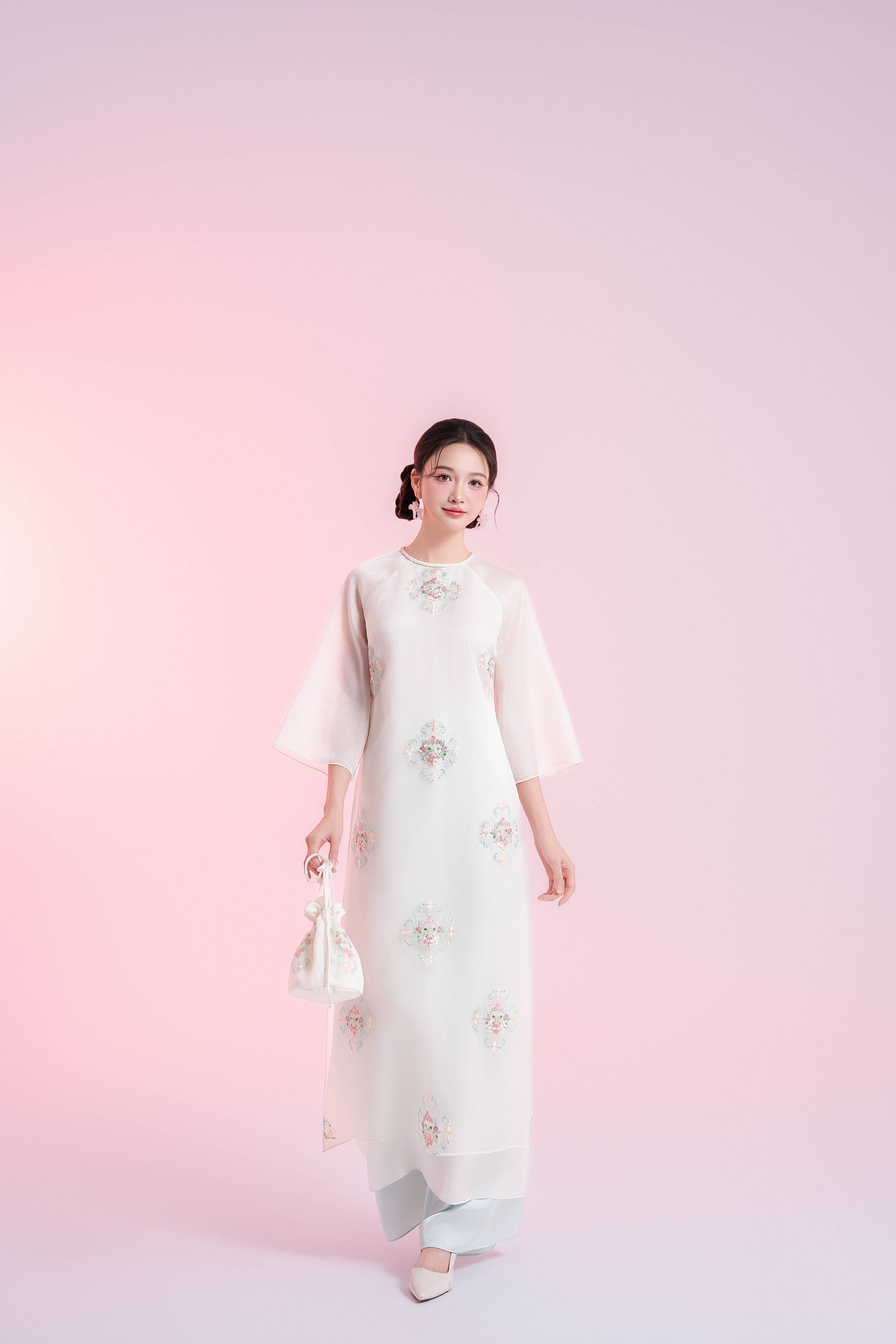 https://lamia.com.vn/san-pham/ao-dai-cat-tuong-ngo039-qt010