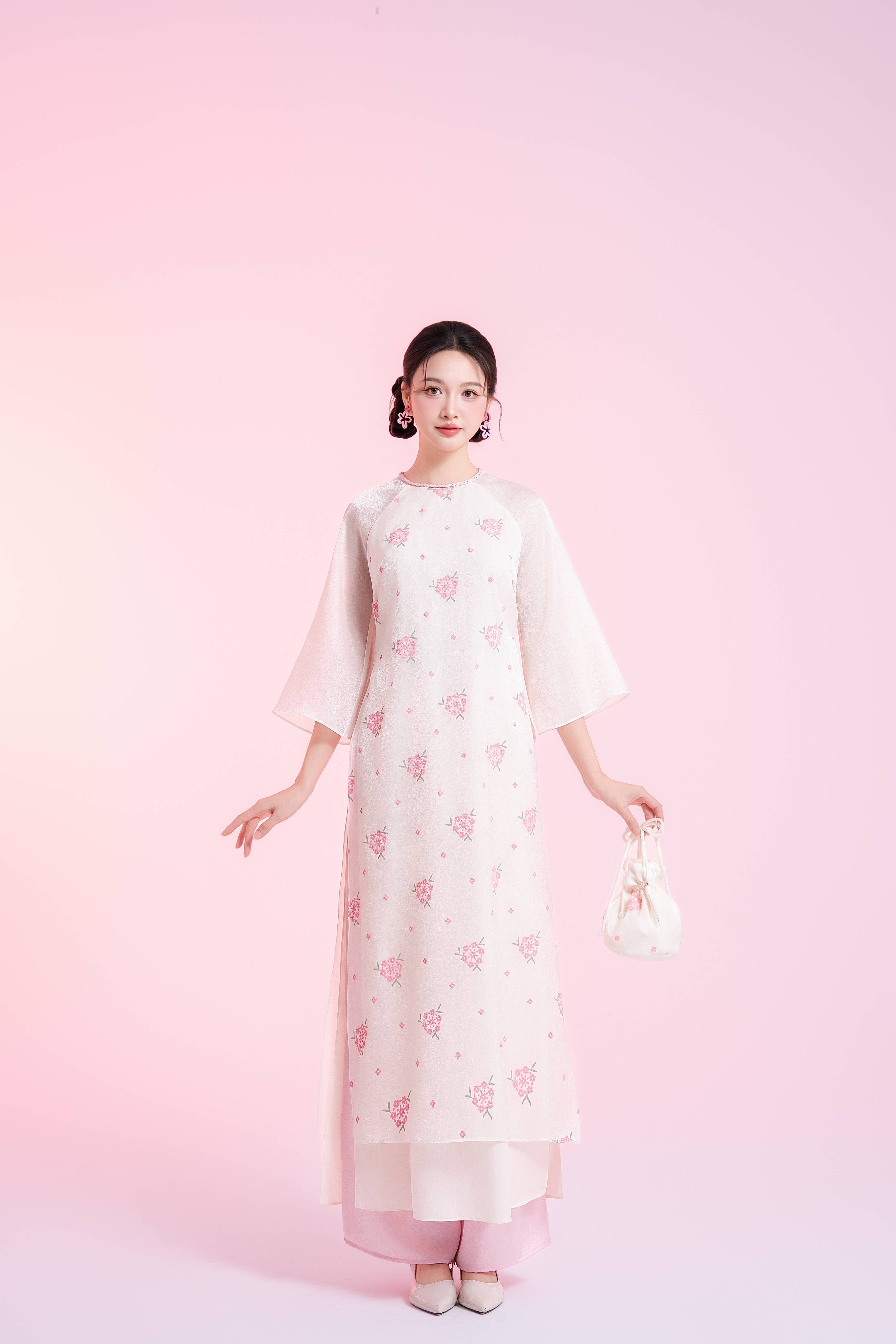 https://lamia.com.vn/san-pham/ao-dai-anh-dao-ngo041-qt001