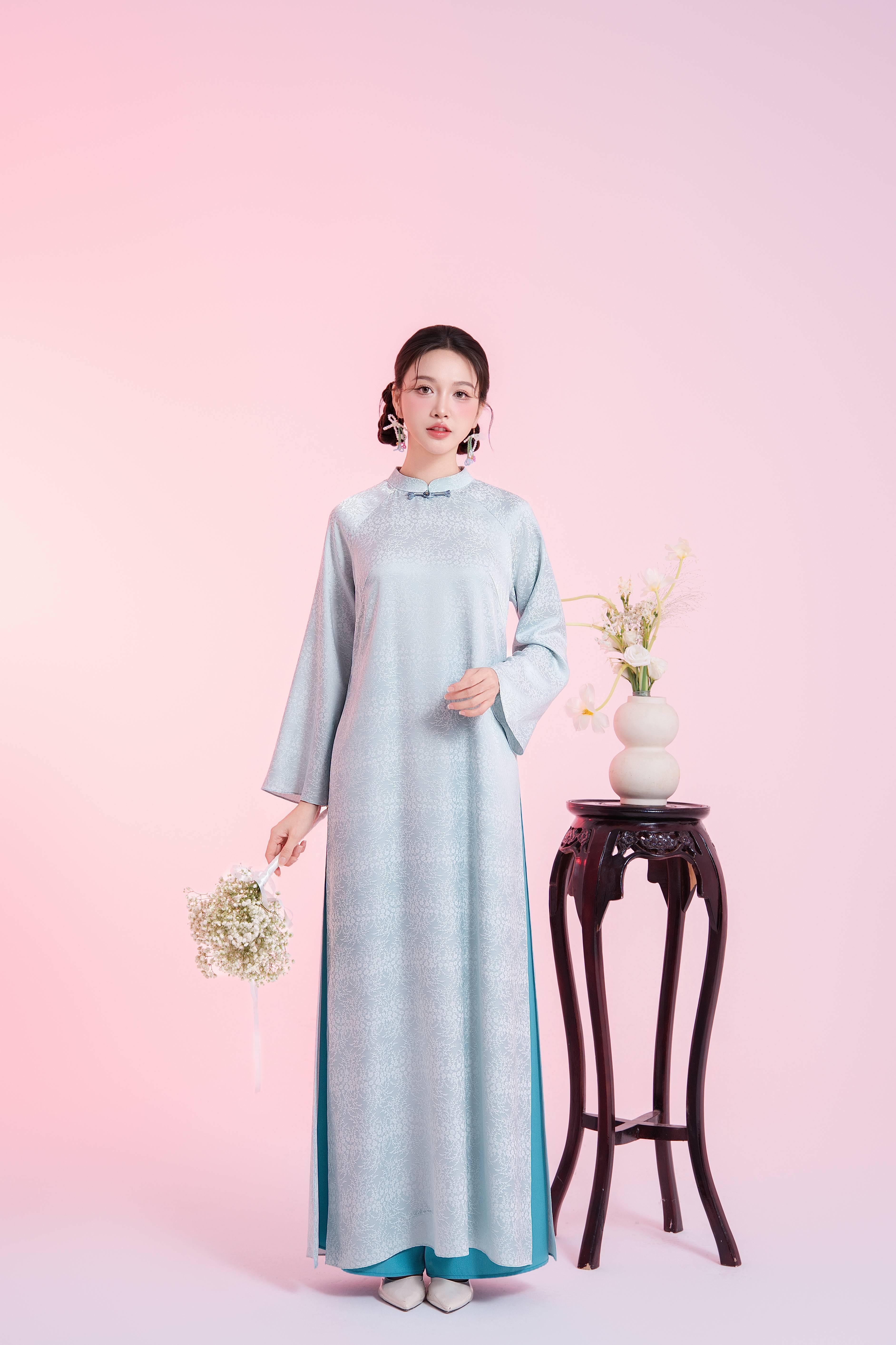 https://lamia.com.vn/san-pham/ao-dai-gam-lam-ta-ngan-1m25-ngo043-qt014