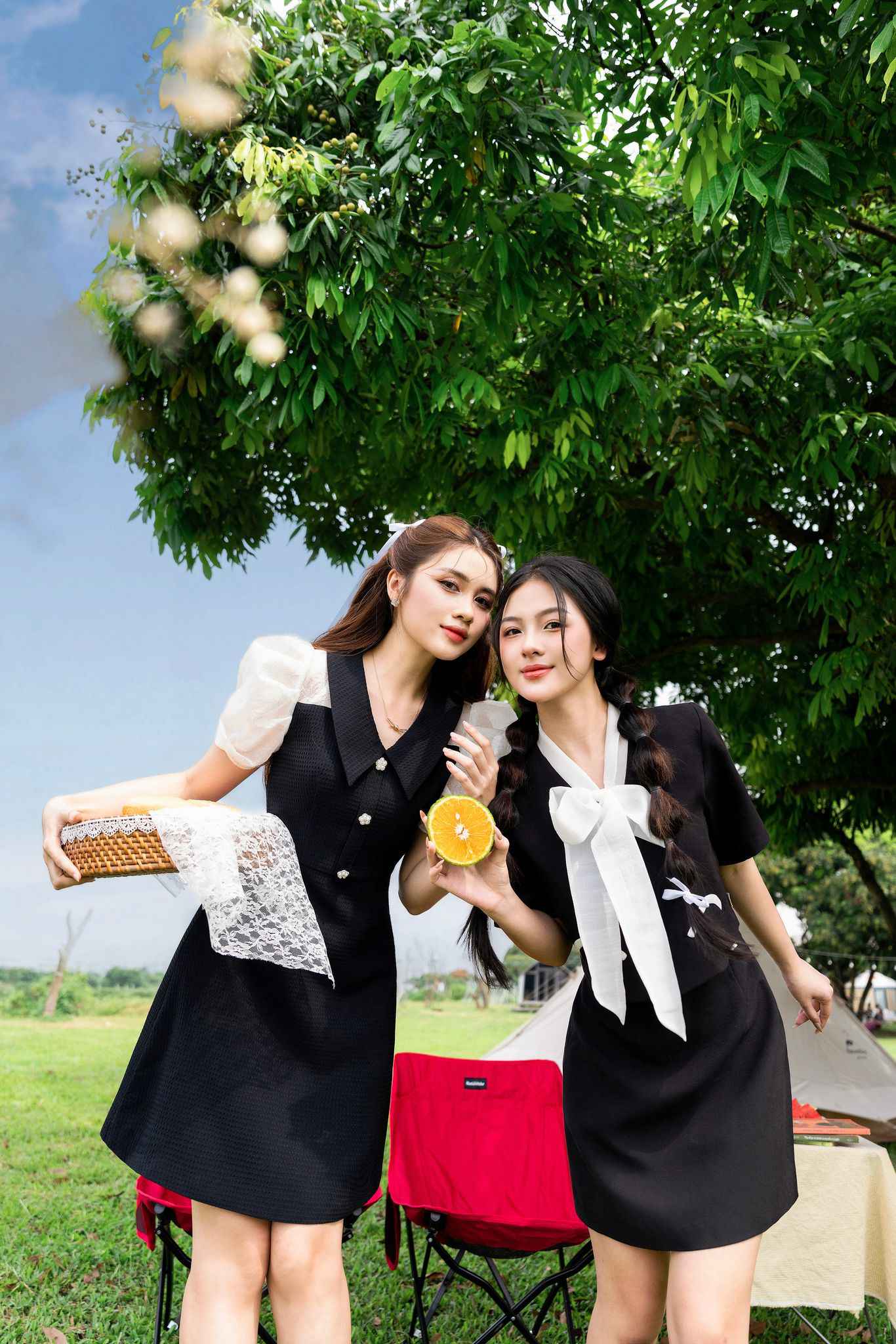 dam-nu-dang-xoe-co-tim-phoi-tay-phong-ld196 (2)