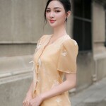 Áo  sơ mi tay cộc phối họa tiết thêu SET076 (CHỈ CÓ ÁO) CÓ 1 VÁY M KHÁCH MUA VUI LÒNG  NHẮN TIN NVBH