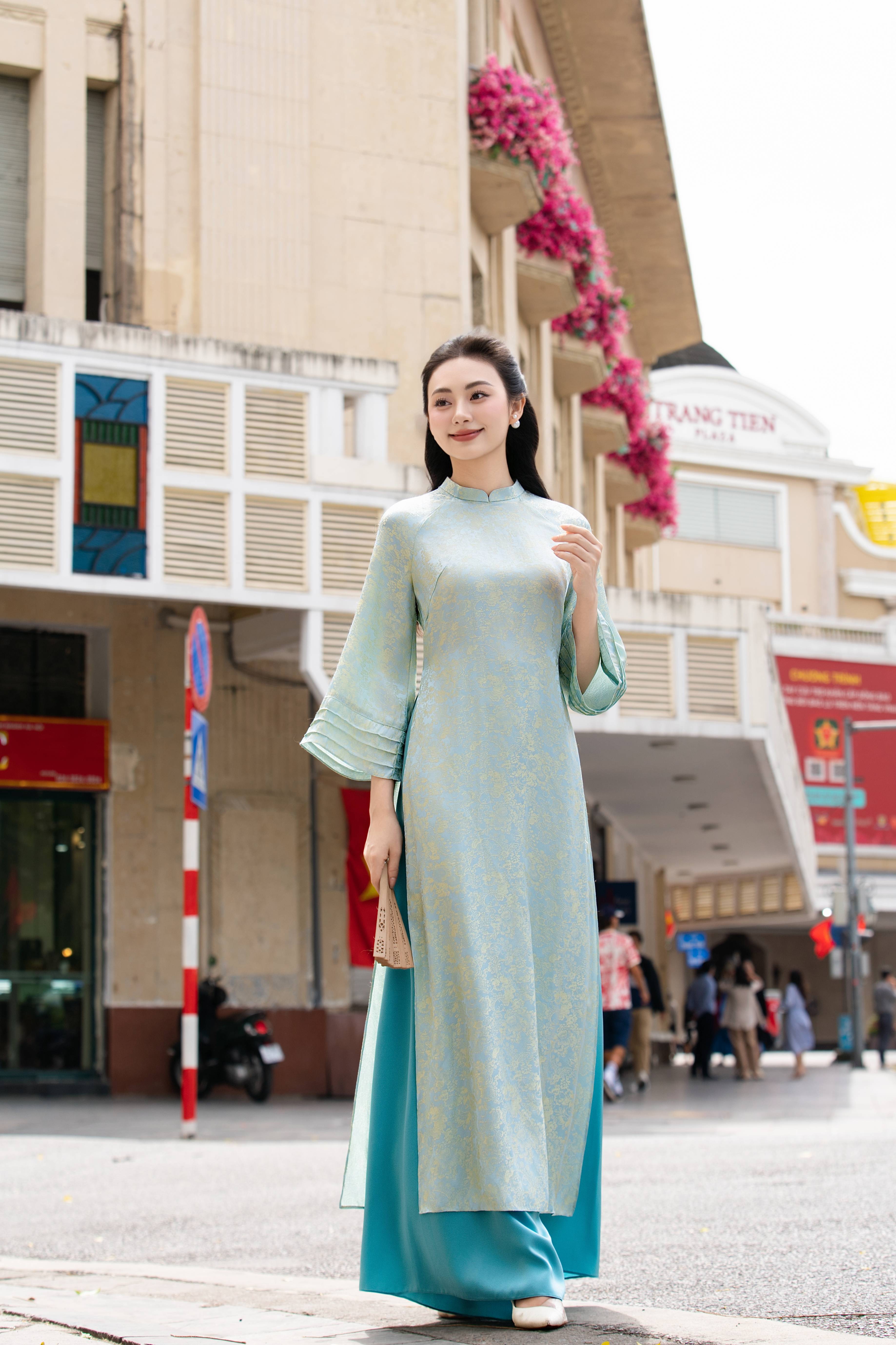 https://lamia.com.vn/san-pham/ao-dai-cach-tan-ad250-qd048-dang-suong-rong-ta-ngan