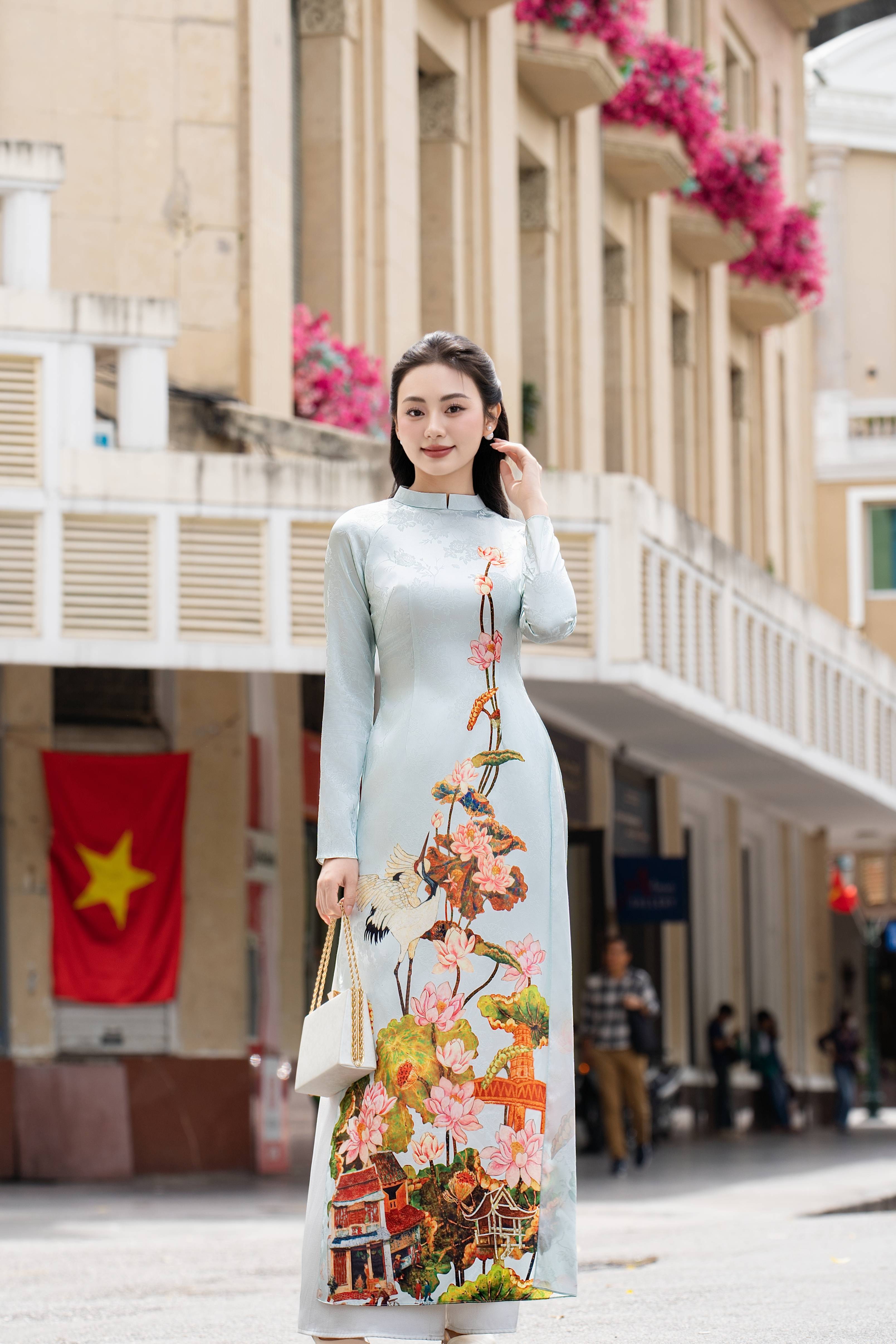 https://lamia.com.vn/san-pham/ao-dai-cach-tan-ad248-qd044-dang-om-tay-dai-phoi-ta-rong-mem-mai