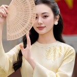 Áo dài AD255 cách tân 4 tà phối hòa tiết thêu tay rộng cổ 2 phân