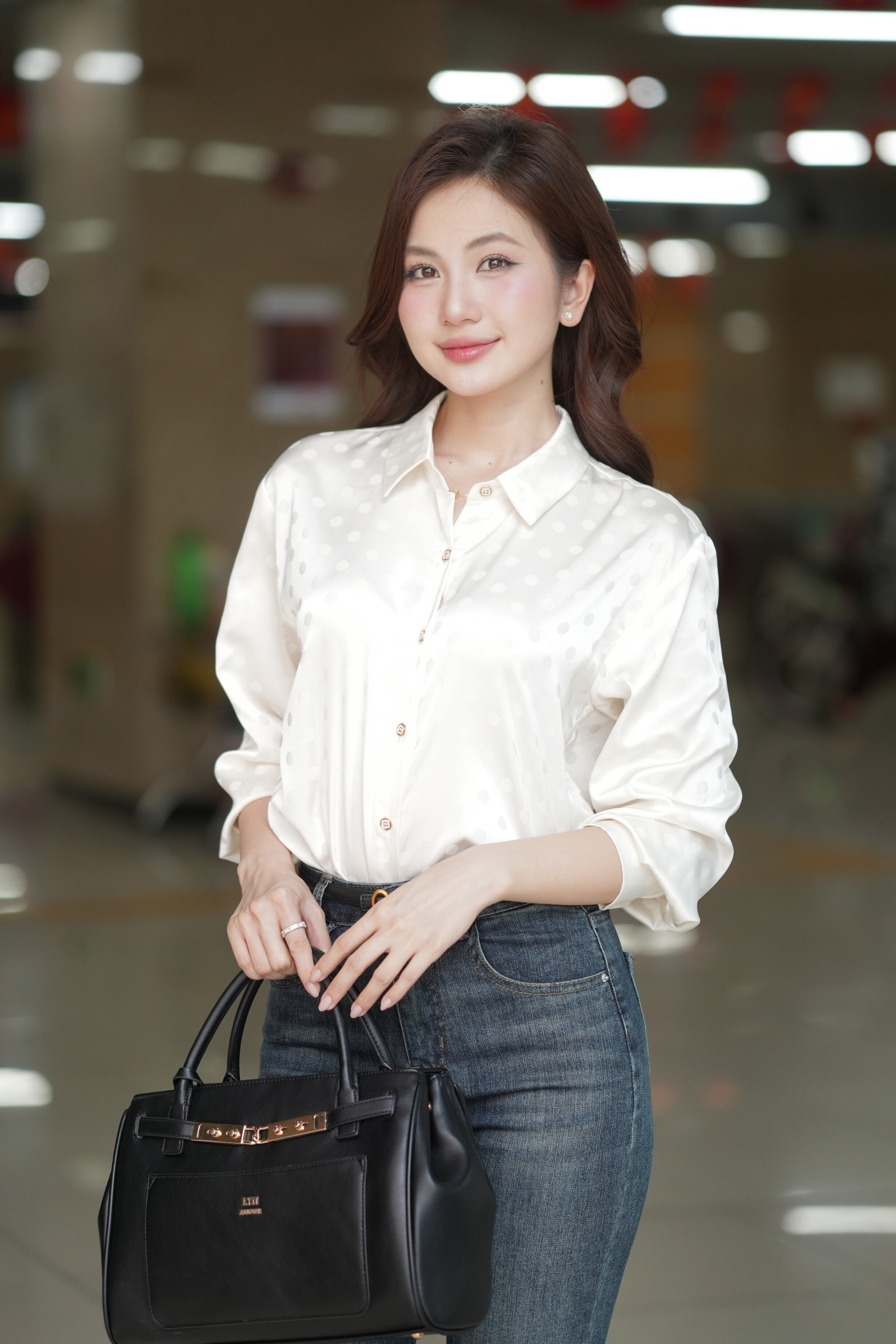 https://lamia.com.vn/san-pham/ao-so-mi-lua-hoa-tiet-cham-bi-la505