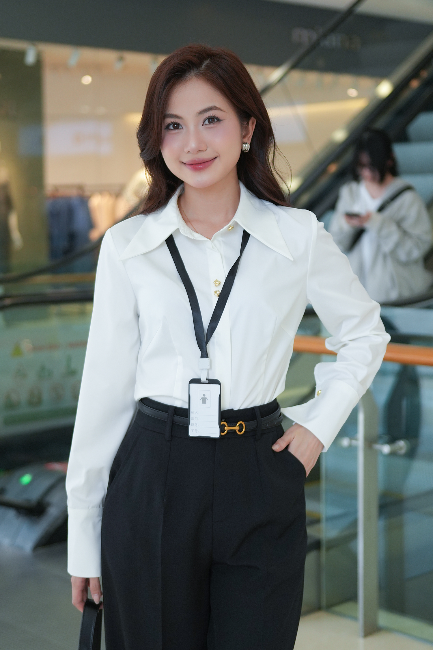 https://lamia.com.vn/san-pham/ao-so-mi-la507-dang-suong-tay-dai-phoi-co-la-nhon-dai