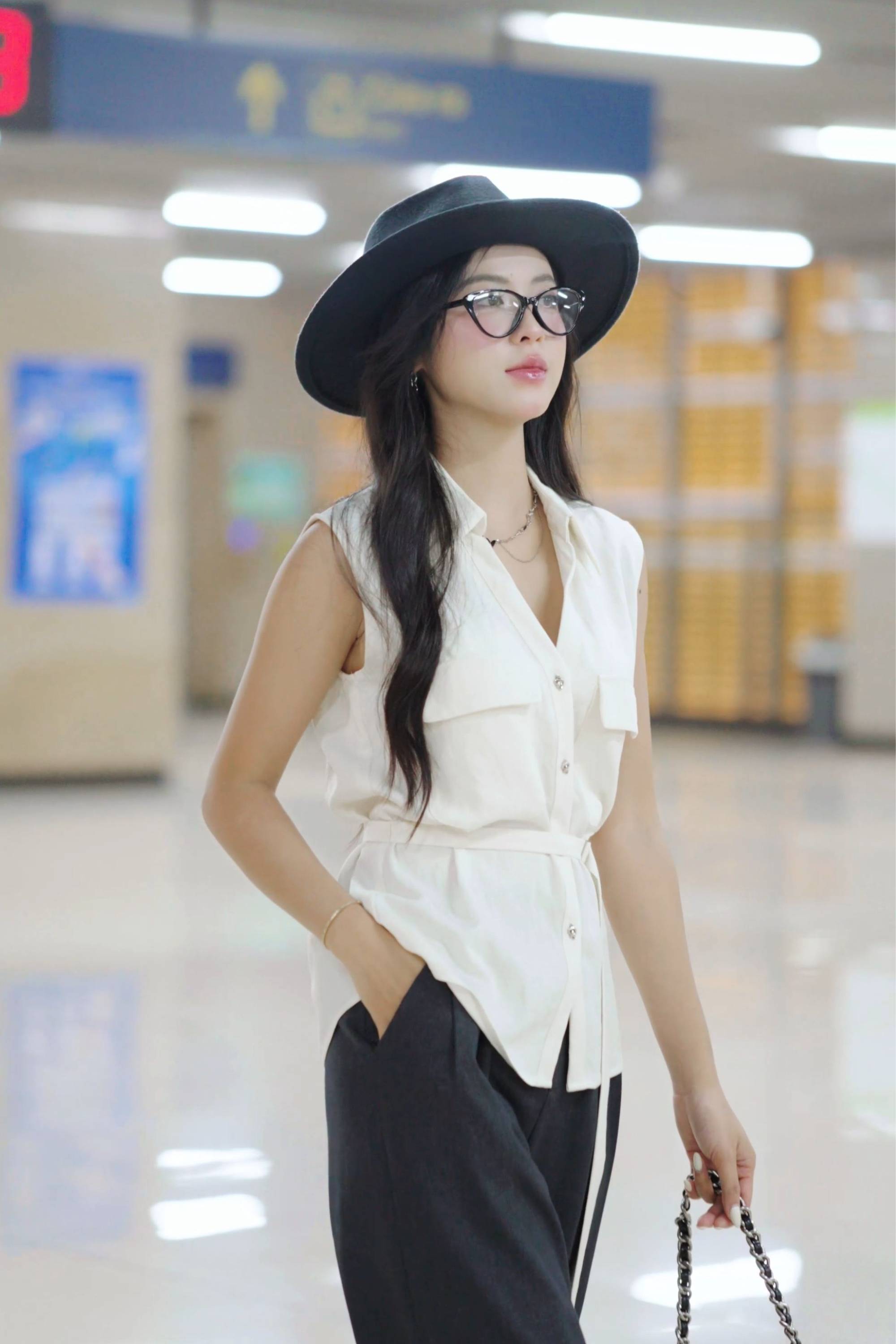 https://lamia.com.vn/san-pham/ao-so-mi-nu-la513-sat-nach-phoi-dai-nang-dong