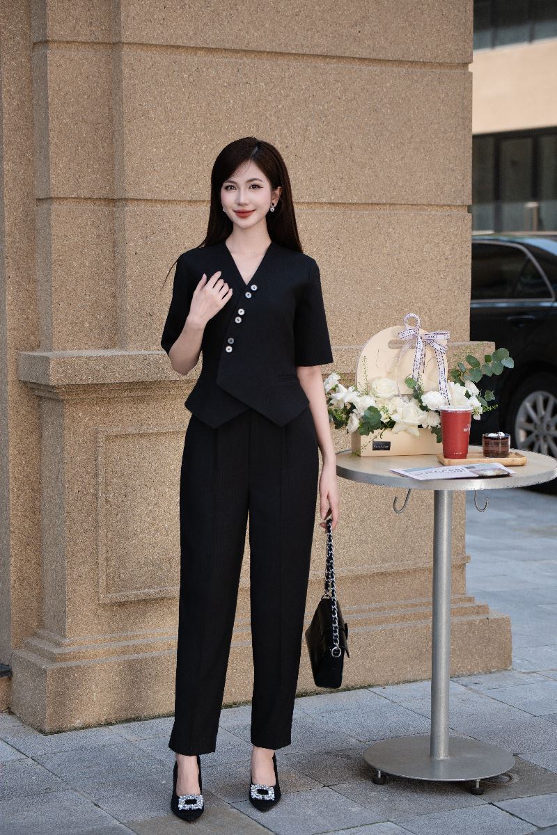 http://lamia.com.vn/san-pham/set-vest-croptop-phoi-quan-baggy-le211
